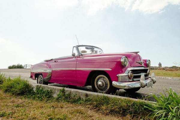 Preparar el coche para un viaje largo: el repaso que evita quedarte tirado