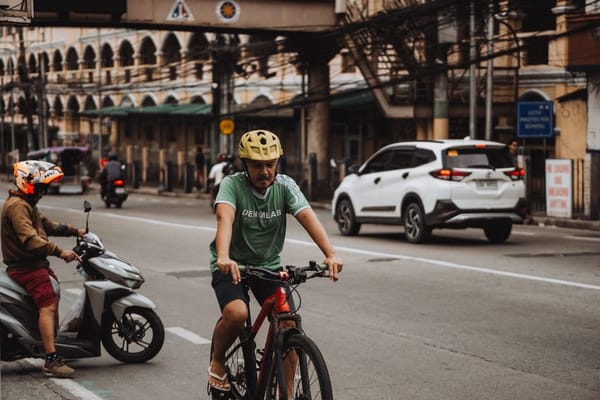 ¿Bici de ciudad o eléctrica para ir a trabajar? Depende de tu cuesta y tu ducha