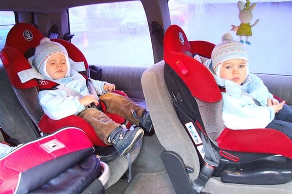 Sillas infantiles ISOFIX en España: la normativa que decide si tu seguro paga o no