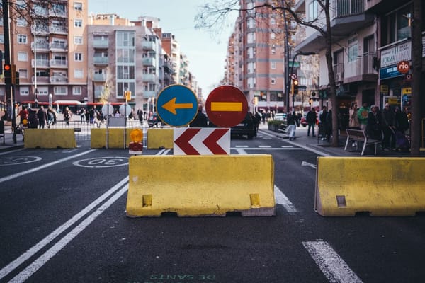 Zonas de Bajas Emisiones en España: la etiqueta de la DGT que decide si entras al centro