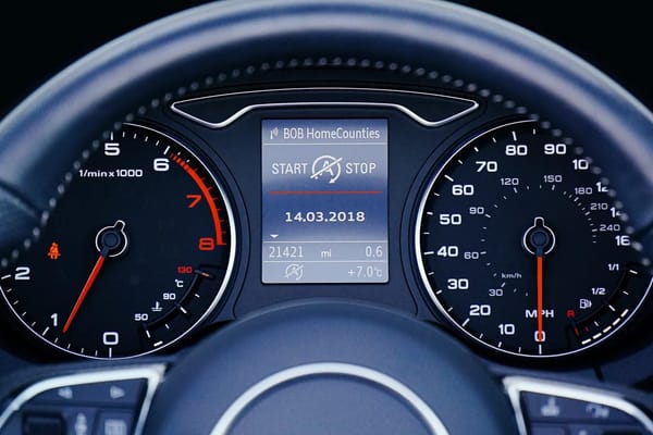 Seguro de coche por kilómetro en España: cómo funciona y cuándo te conviene frente a la póliza tradicional